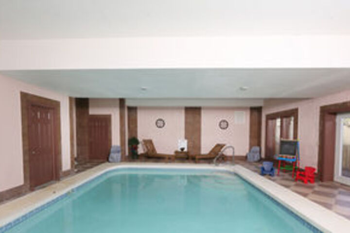 Pool 9 of 15