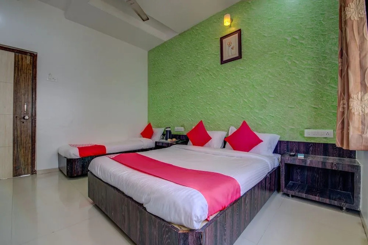 Room 4 of 9