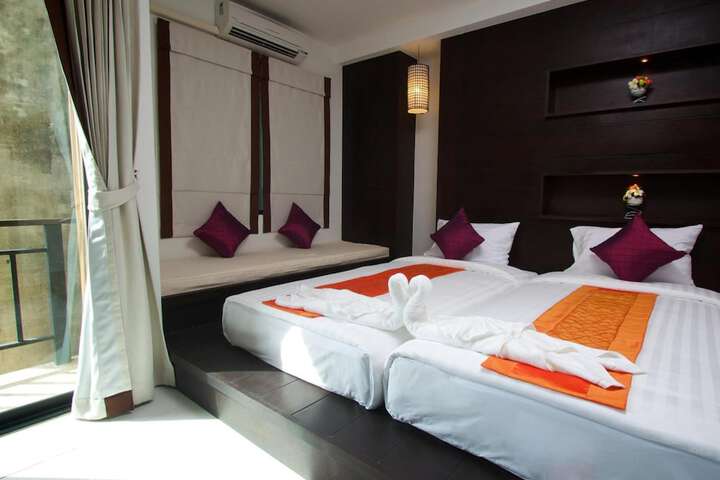 Room 25 of 53
