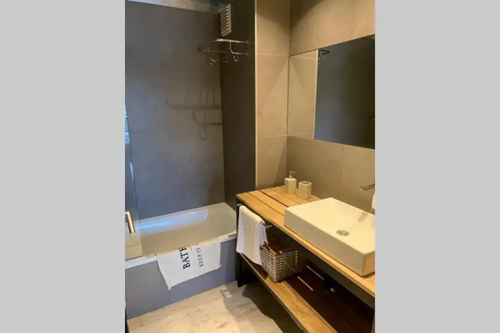 Room 8 of 19