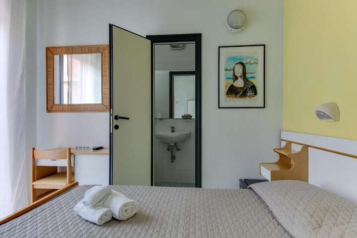 Room 12 of 42
