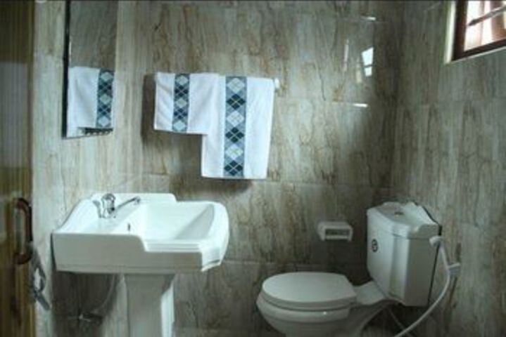 Room 2 of 10