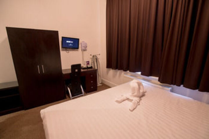Room 16 of 37