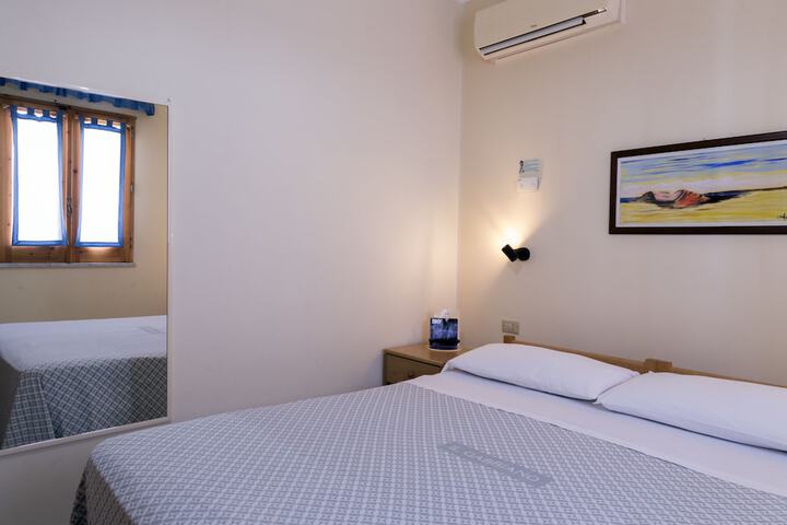 Room 11 of 90