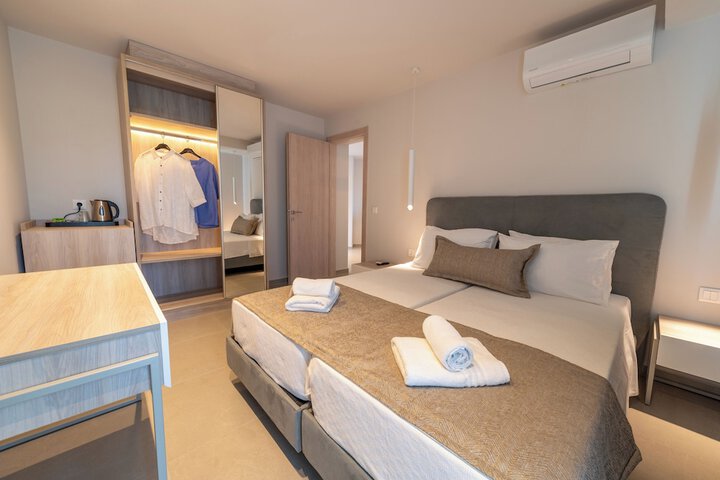 Room 71 of 221