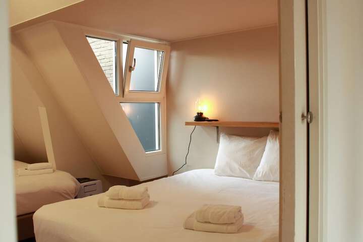 Room 6 of 44