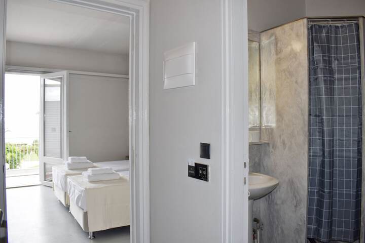 Room 38 of 261