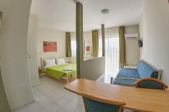 Room 6 of 24
