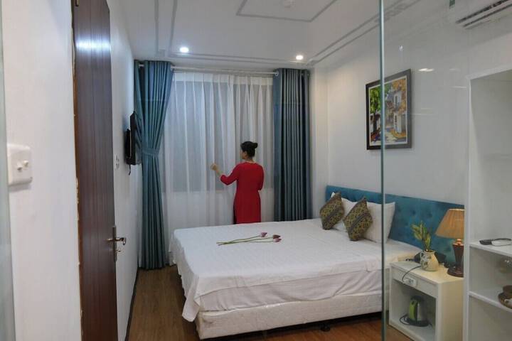 Room 3 of 32