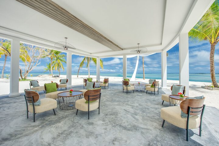 Lounge 92 of 132
