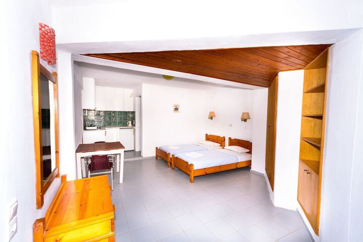 Room 28 of 65