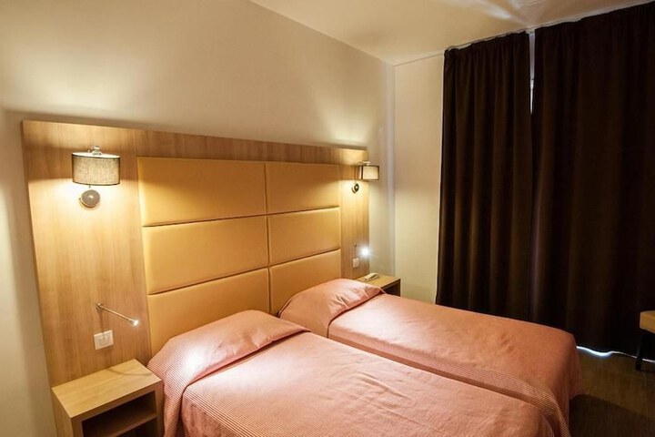 Room 8 of 37