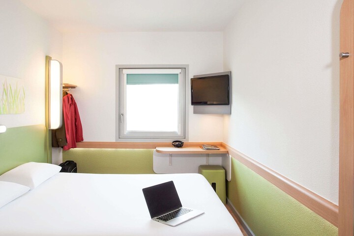 Room 16 of 31
