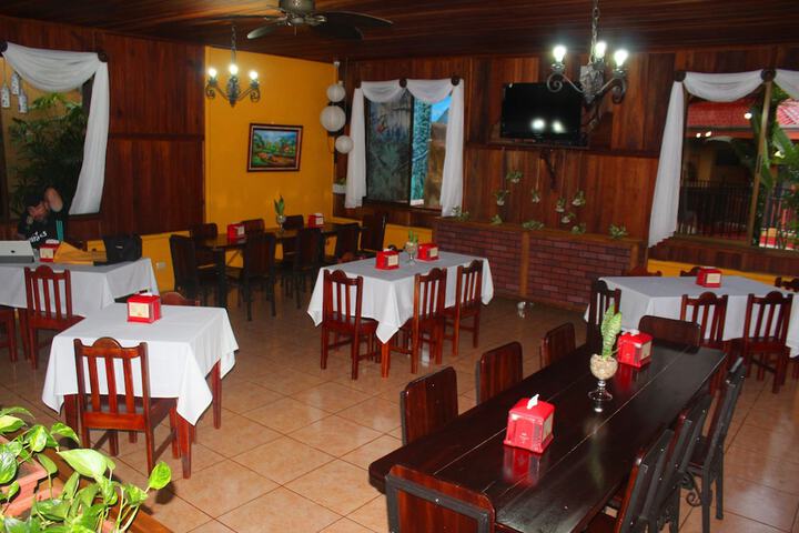 Dining 40 of 57