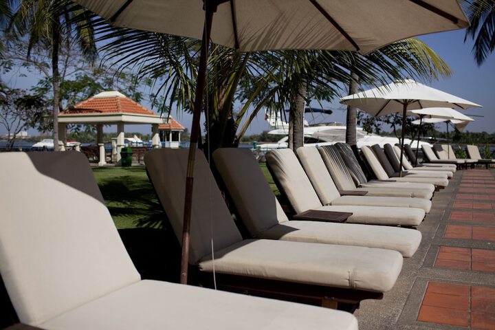 Hotel Pool