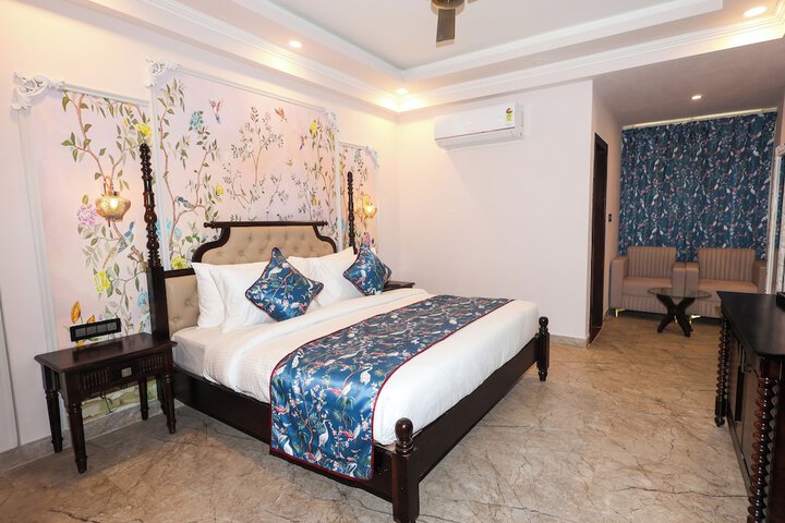 Room 2 of 20