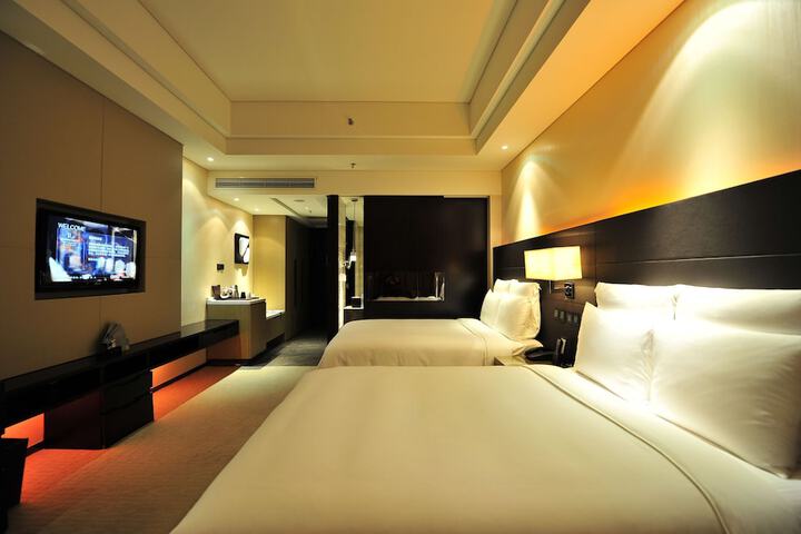 Room 12 of 92