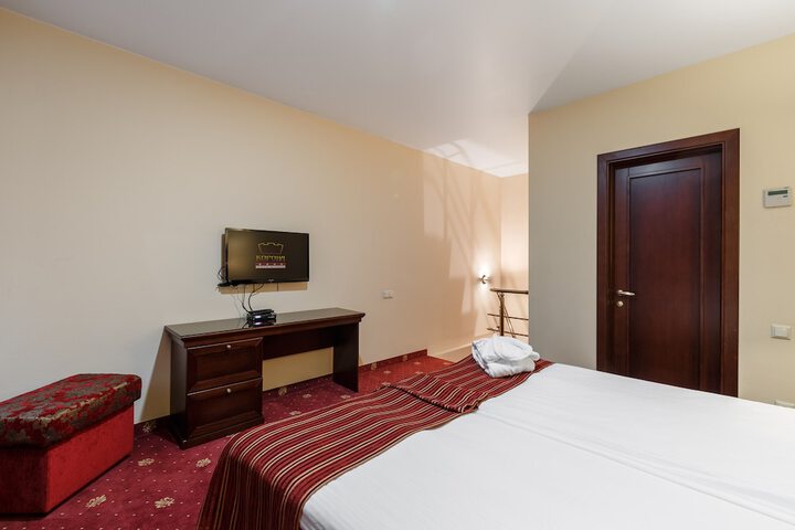 Room 8 of 38