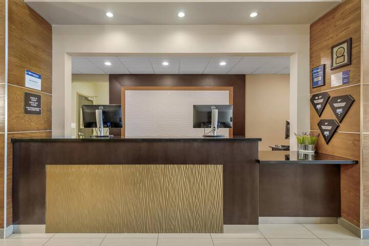 Entrance & Lobby