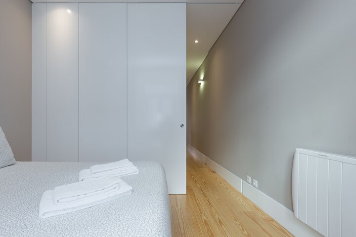 Room 25 of 136