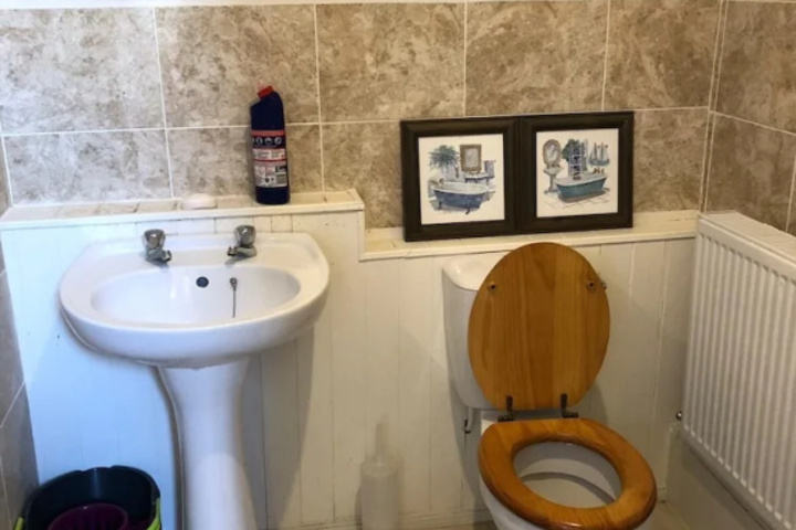 Room 9 of 14