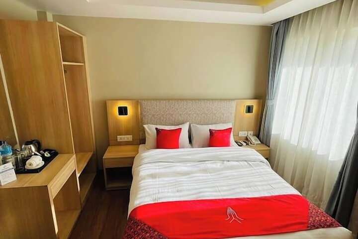 Room 8 of 24