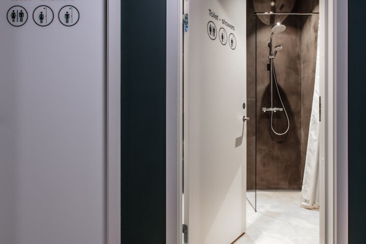 Room 64 of 76