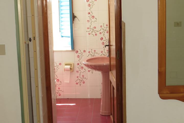 Room 73 of 107