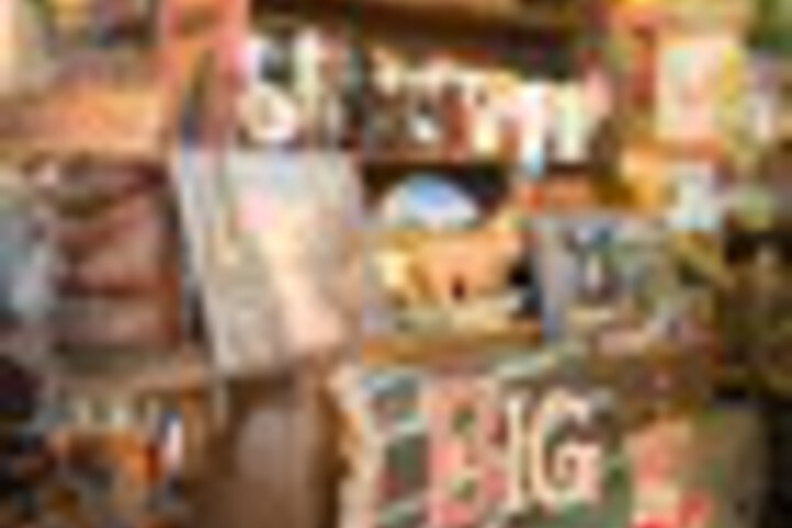 Gift Shop 323 of 462