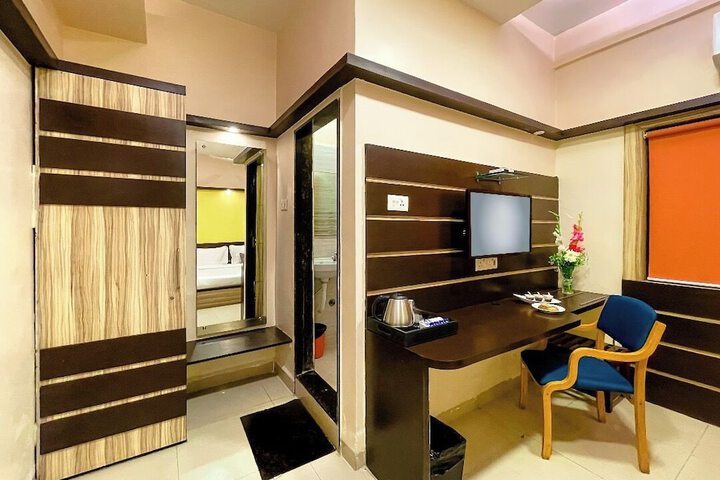 Room 5 of 7