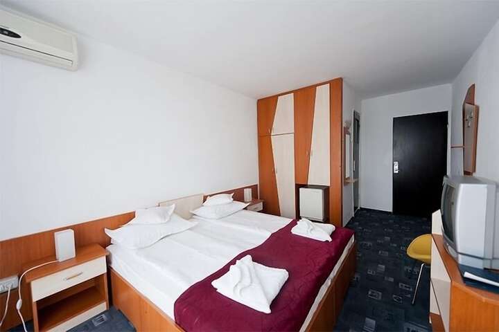 Room 7 of 38