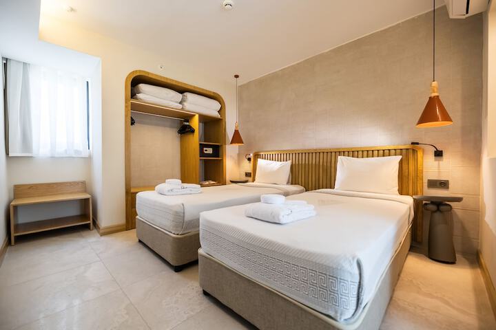Room 15 of 252