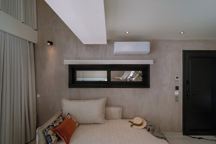 Room 15 of 33