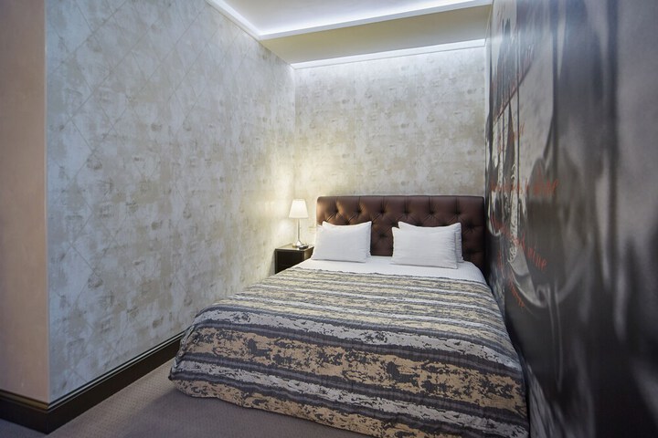 Room 4 of 73