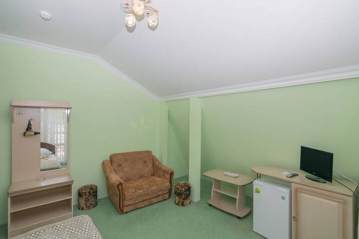 Room 10 of 37