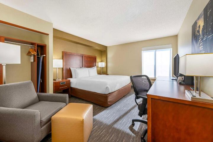 1 King Bed Microwave and Refrigerator Full Breakfast (13 of 29)