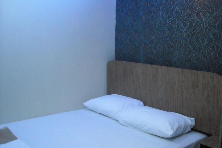 Room 7 of 28