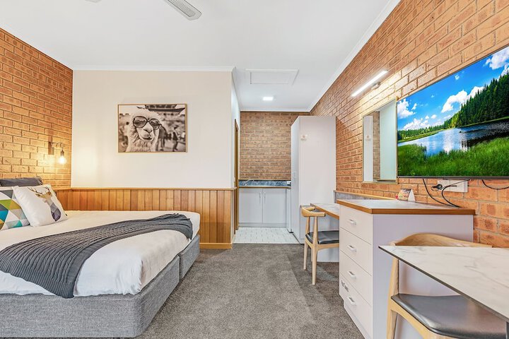 Room 32 of 64