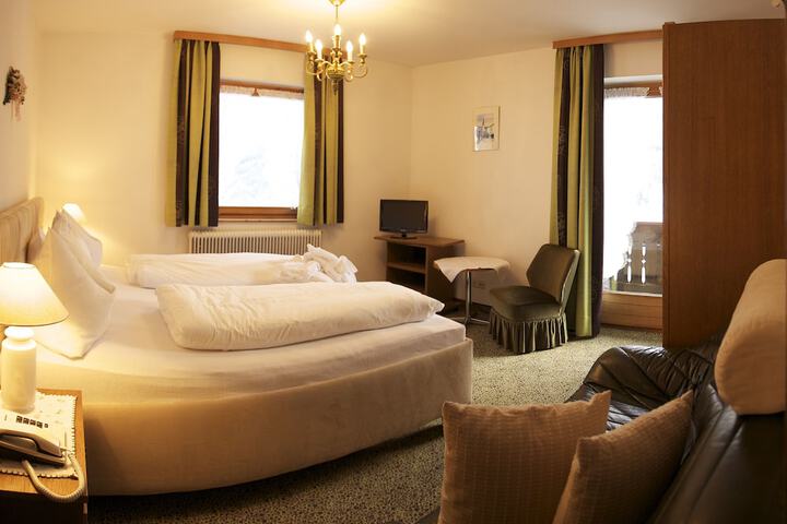 Room 4 of 66