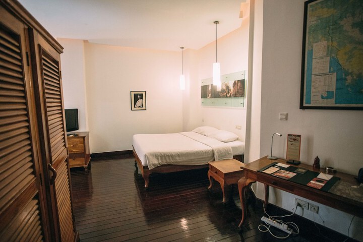 Room 13 of 35