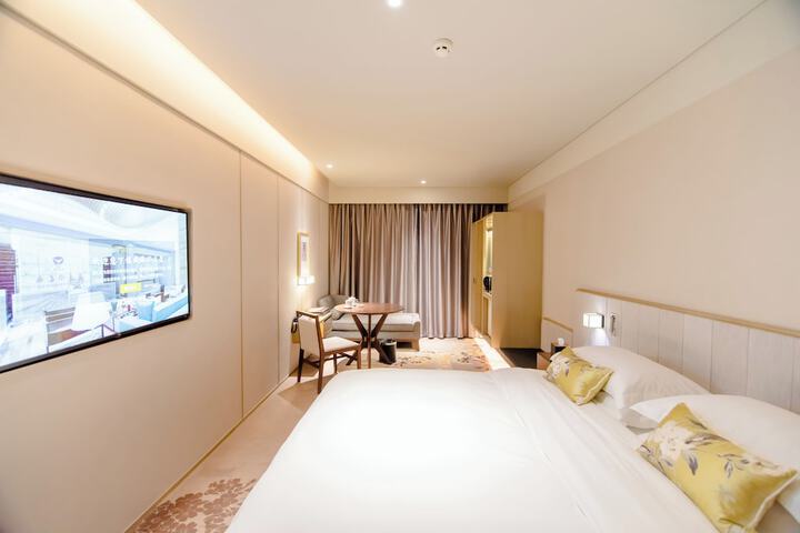 Room 12 of 40