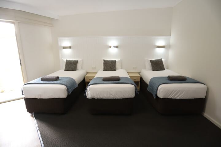 Room 100 of 199