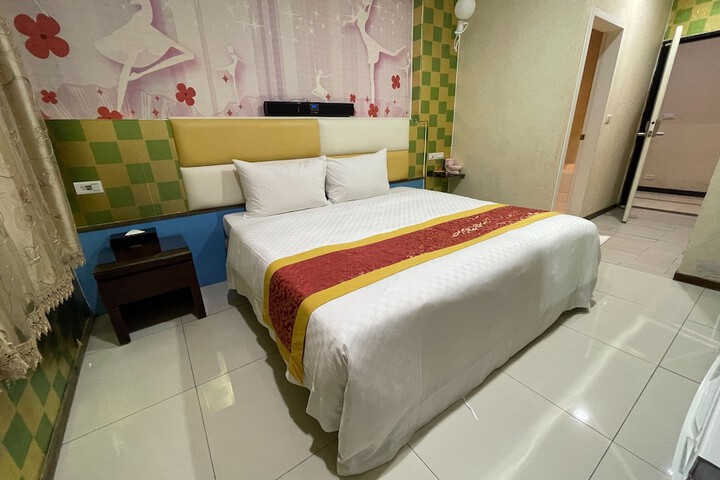 Room 25 of 39