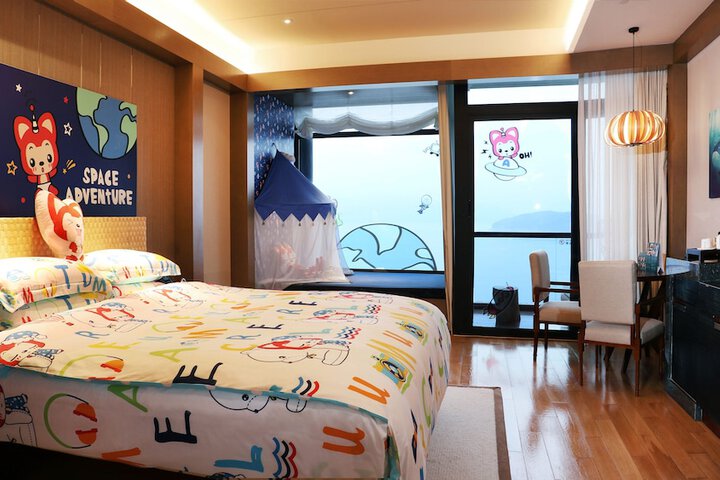 Room 4 of 212