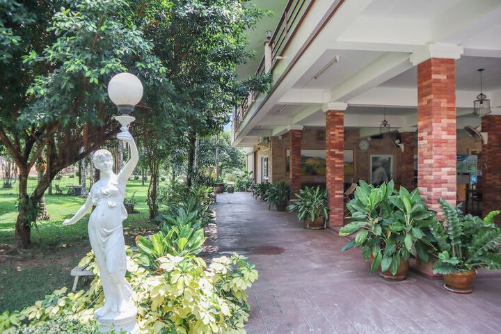 Hotel Exterior 26 of 33