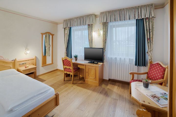 Room 3 of 32