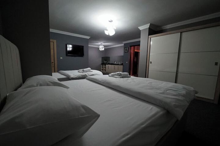 Room 5 of 7
