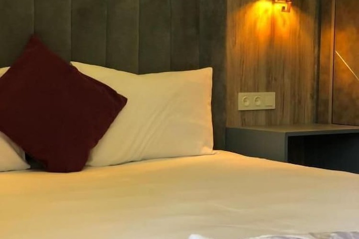 Room 2 of 21