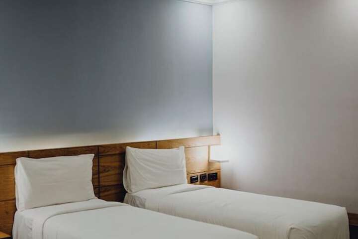 Room 34 of 173