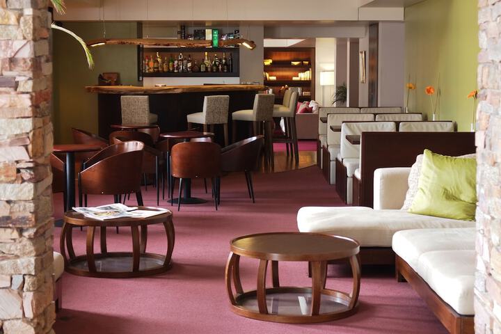 Lounge 47 of 68